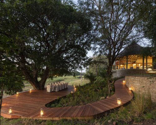 river_lodge_dining_deck_